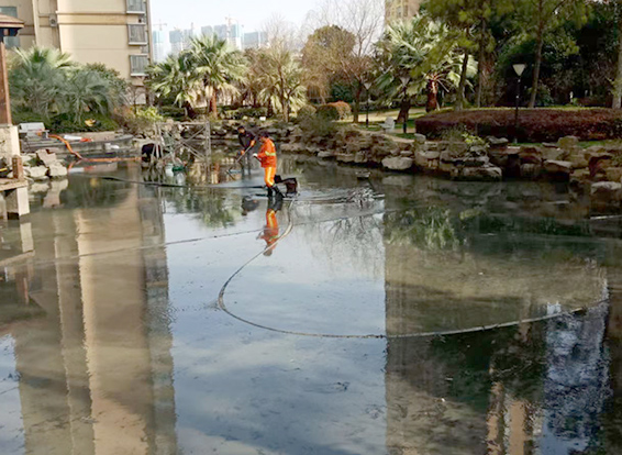 甘井子景观池淤泥清理